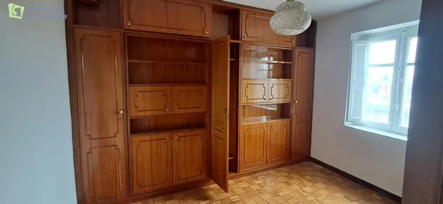 SE VENDE APARTAMENTO LUMINOSO CON GRAN POTENCIAL EN ZONA ALCAMPO EN BURGOS. — 8