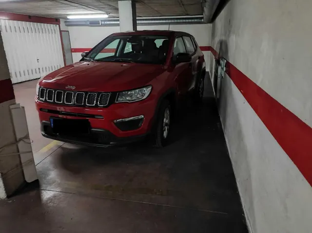 Plaza de garaje coche mediano en zona Delicias — 13
