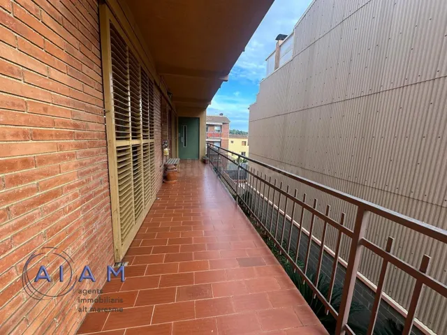 Edificio con local y 2 viviendas en Tordera — 2