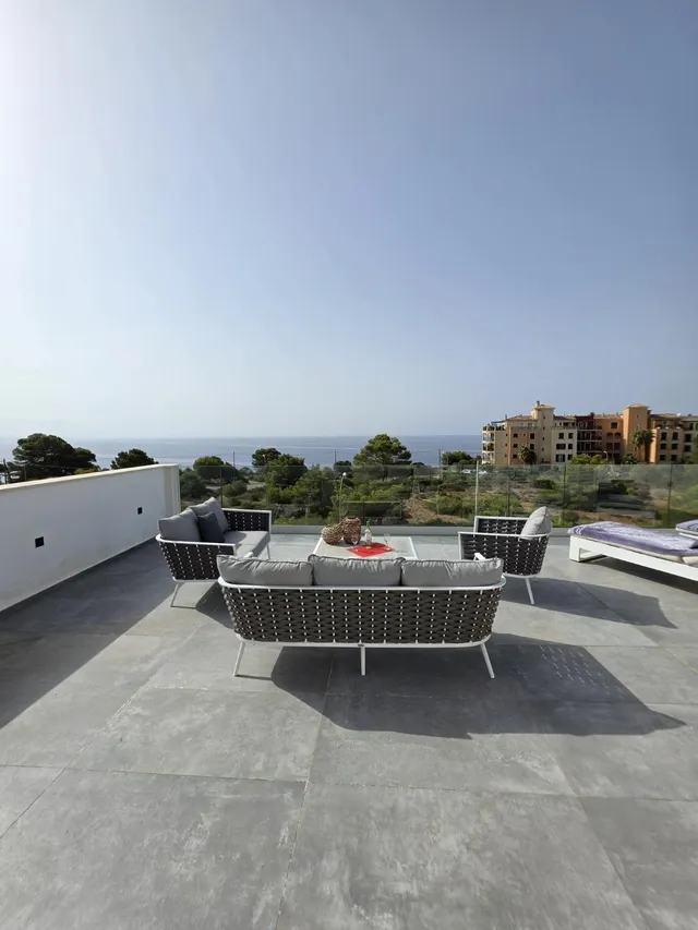 Villa moderna con piscina privada y vistas al mar en Vallgornera — 9