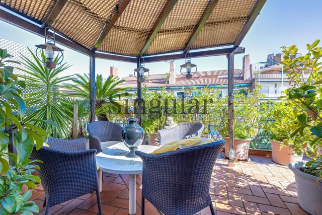 Ático dúplex con piscina privada y espectaculares terrazas junto al parque de Monterols — 6