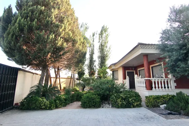 Alquiler larga estancia chalet con piscina — 6