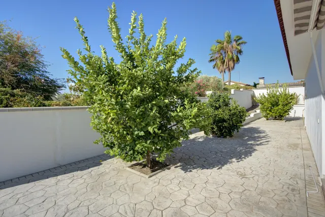EXCLUSIVO CHALET INDEPENDIENTE DE UNA SOLA PLANTA EN EL VENTORRILLO – CÚLLAR VEGA — 34