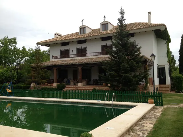 ¡¡¡ESPECTACULAR PARCELA DE 2264M, CON PISCINA, PISTA DE TENIS EN URB. AGUA SOL. — 4