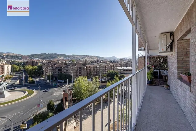 PISO REFORMADO CON VISTAS PANORÁMICAS A UN PASO DEL CENTRO DE GRANADA — 20