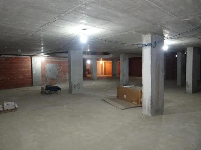 LOCAL COMERCIAL DE 945 M2 EN ZONA PEATONAL — 11