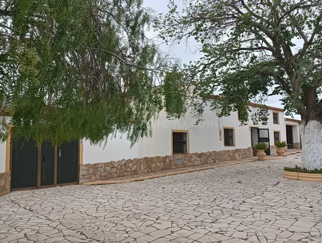 Casa de Campo con siete dormitorios y garaje en zona de La P - foto 3