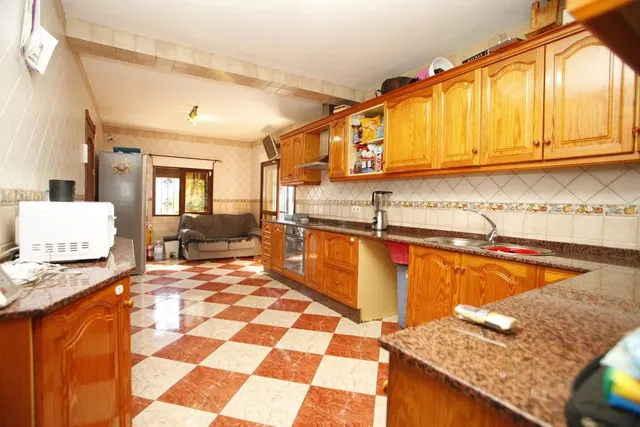 CHALET INDEPENDIENTE CON PISCINA EN LOS ÁNGELES — 11
