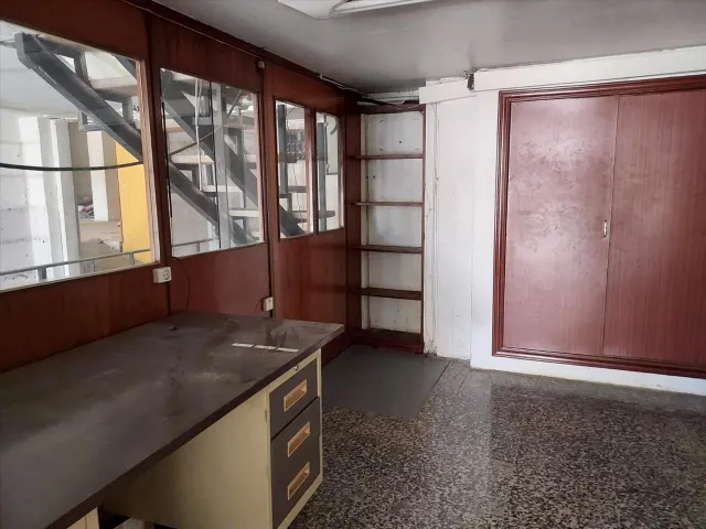 Se vende local de dos plantas en Oviedo — 15