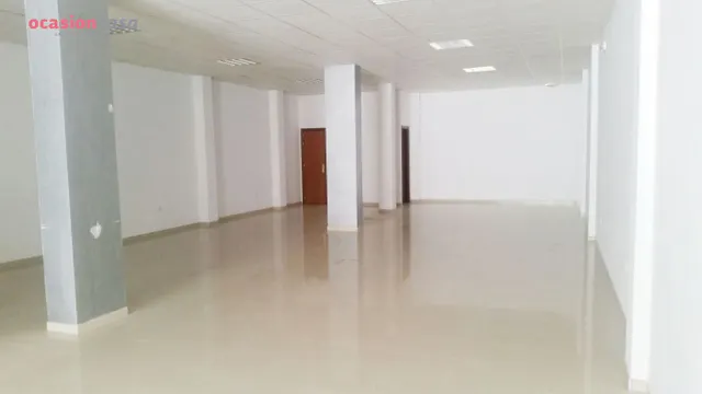SE  ALQUILA LOCAL COMERCIAL CERCANO A LA PLAZA DE TOROS — 2