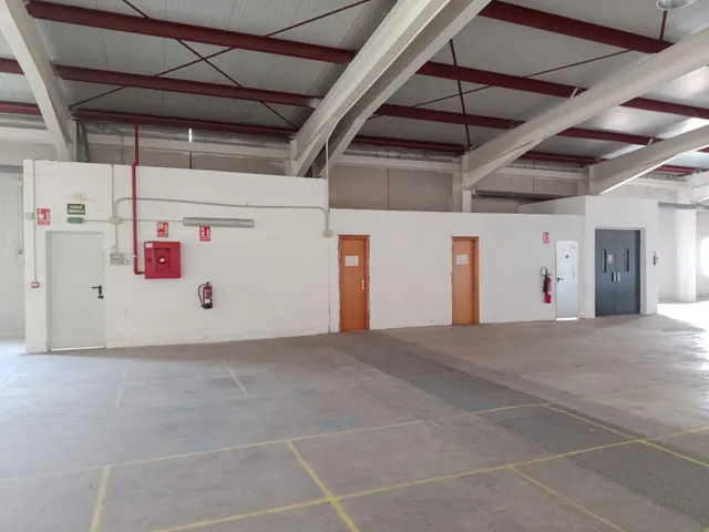 NAVE COMERCIAL — 16