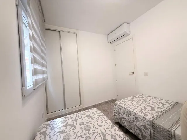 Apartamento reformado de 2 dormitorios en primera línea de Playa del Cura con vistas laterales al mar — 23