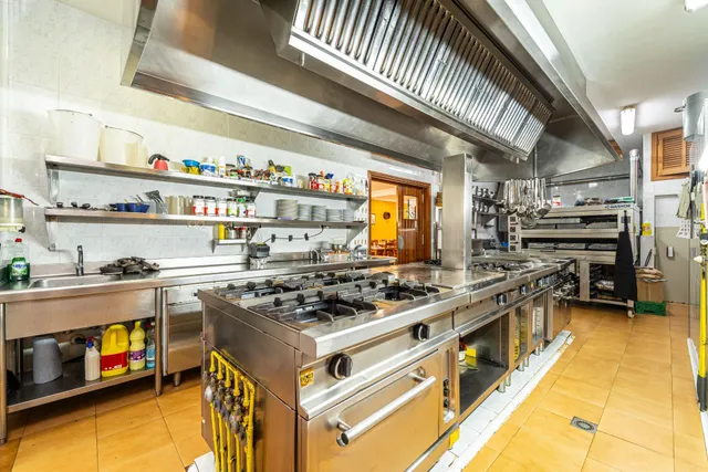 Restaurante de 541m2 en pleno funcionamiento en Maria de la Salud — 11