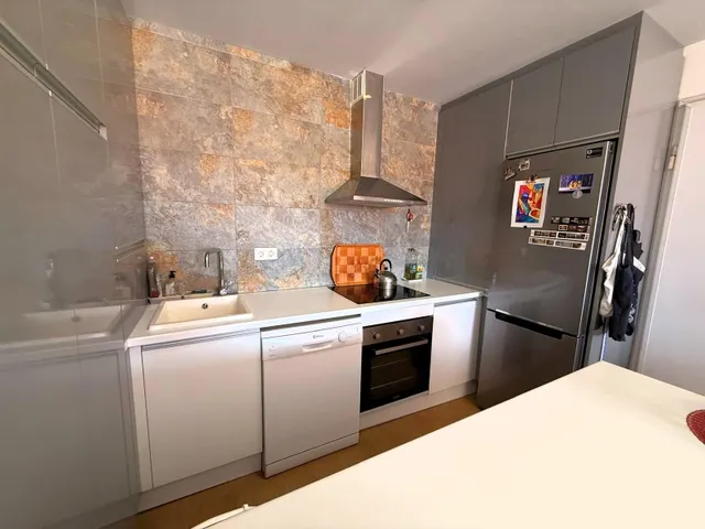 Planta baja moderna (aprox. 63 m2) con 2 dormitorios, 2 baños y amplia terraza/jardín. Gran zona de piscina, cerca del La Zenia Boulevard, ¡y a 15 minutos a pie de la Playa de La Zenia! — 14
