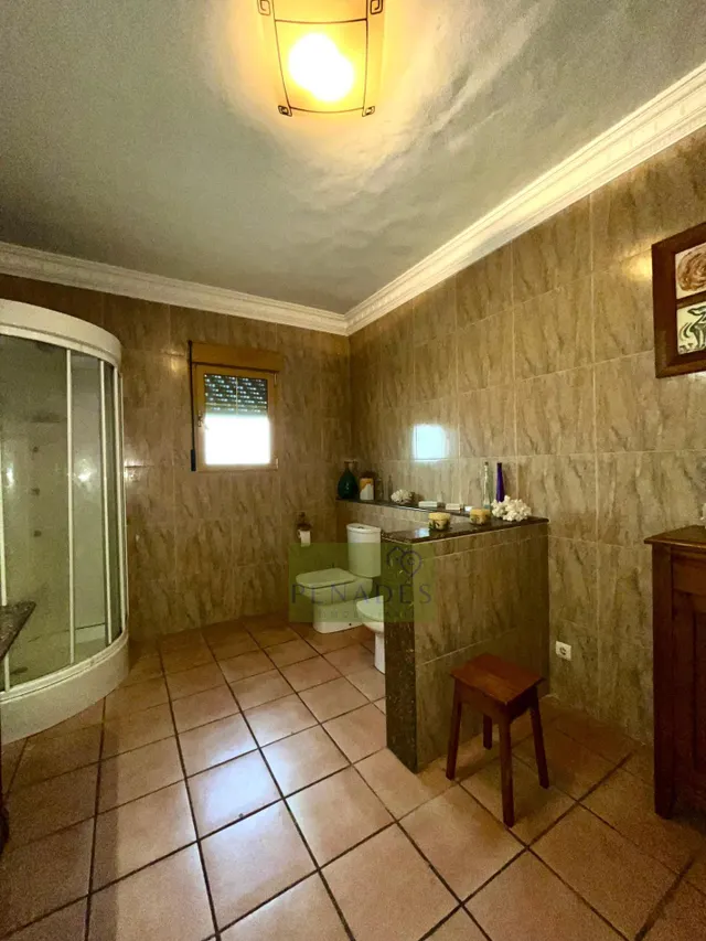 Espectacular chalet a la venta con impresionante jardín interior — 14