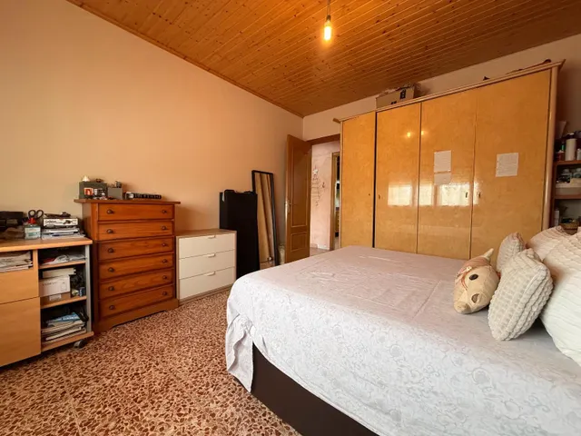 Vivienda unifamiliar. 5 habitaciones dobles. garaje. piscina. — 27