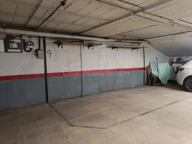 OPORTUNITAT PÀRQUING ECONÒMIC PER A MOTOS O COTXE PETIT - foto 2