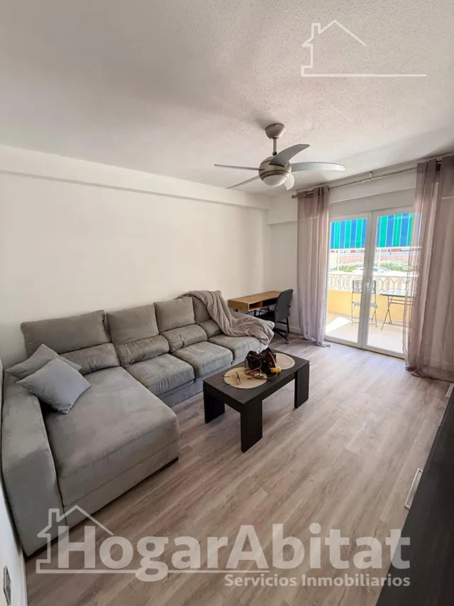 Disfruta del sol y la brisa del mar en este piso reformado con piscina, terraza y parking junto a la playa — 6