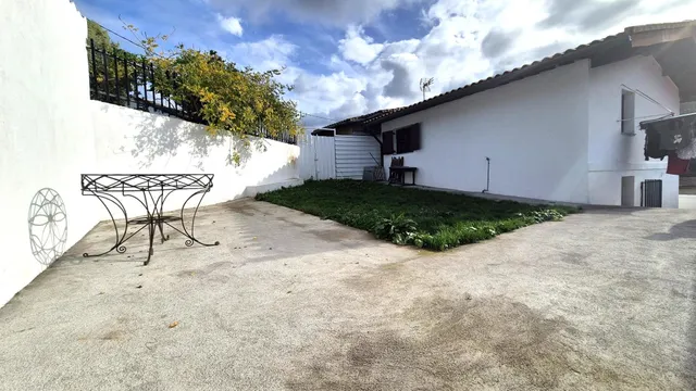 CASA REFORMADA CON JARDÍN Y PORCHE — 8