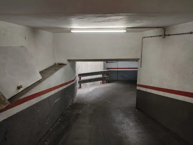 Plaça de parking de cotxe - Carrer de Nació — 7