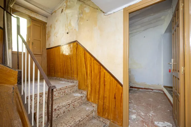 Casa para reformar en el centro de Lanjarón con gran potencial de inversión — 18