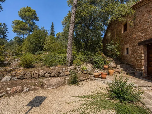 UNA MASIA D'ENCANT PER A VOSALTRES — 3