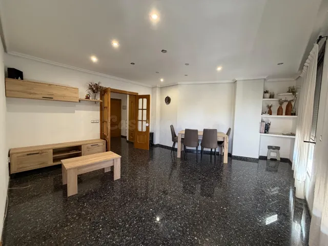 Piso seminuevo en Lliria con cuatro habitaciones, espectacul