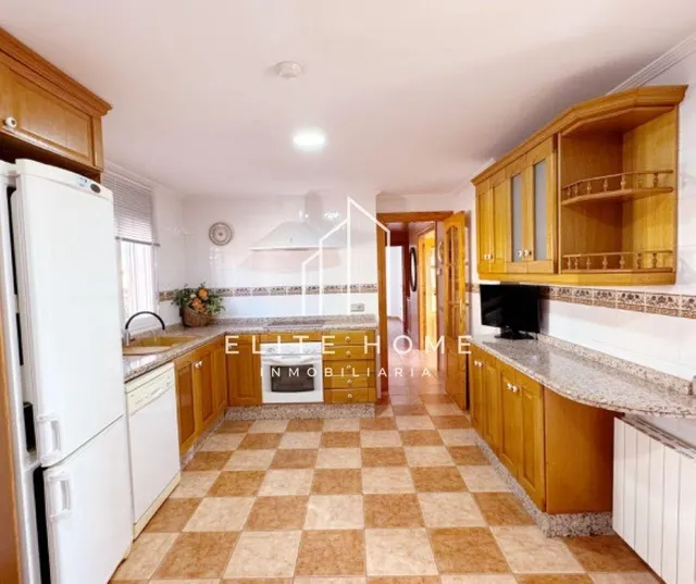 Una villa para disfrutar en familia en exclusiva urbanización y con el mediterráneo como horizonte — 18
