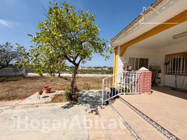 CHALET CON PISCINA, GARAJE Y TERRAZA — 47