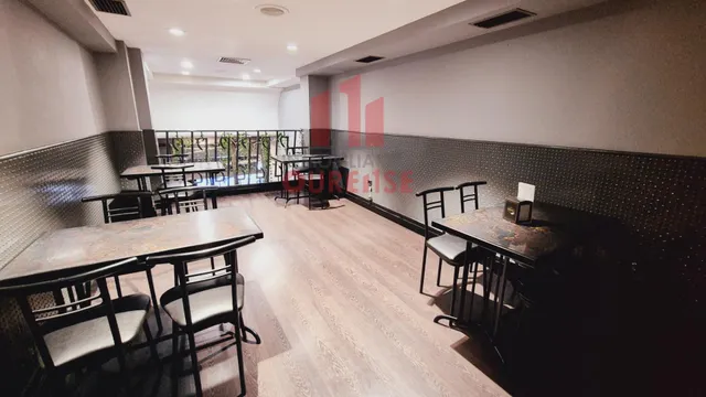 LOCAL COMERCIAL CON LICENCIA DE CAFETERÍA EN O COUTO — 9