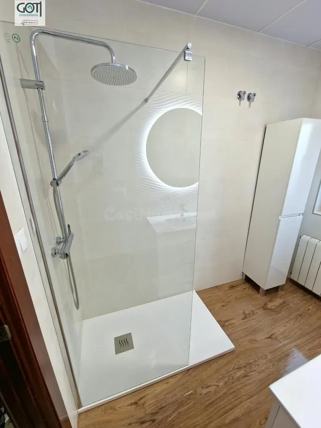 Amplio y Luminoso Piso en el Corazón de Granada por €900 — 2