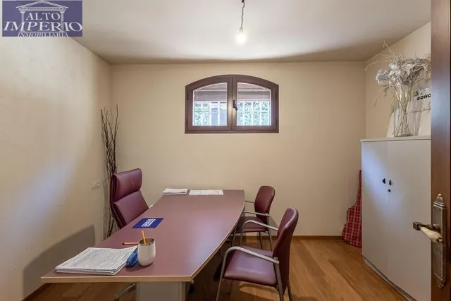 INCREÍBLE CHALET INDEPENDIENTE EN ZONA PRIVILEGIADA — 30