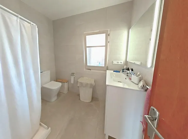 Casa con gran potencial y espacio independiente en albarrosa – Viladecans — 19