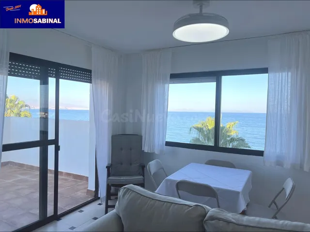 Impresionante Piso en Primera Línea de Playa en La Romanilla