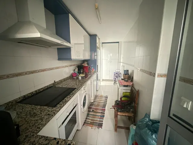 Piso luminoso con garaje y zonas ajardinadas en Calle Erilla - foto 3