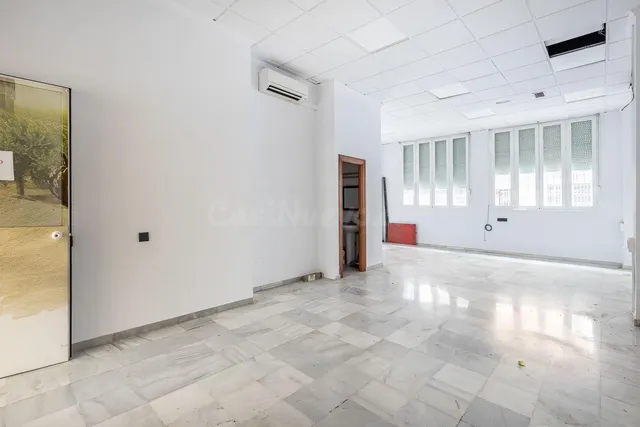 LOCAL COMERCIAL EN ARABIAL JUNTO HIPERCOR — 2