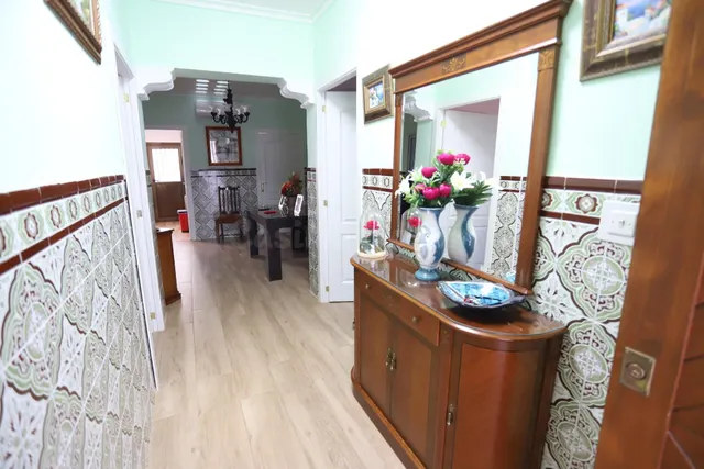 Casa en planta baja para entrar a vivir con 3 dormitorios, cocina amplia, salón, comedor, 2 patios y lavadero — 3