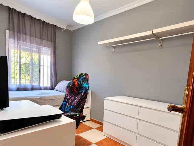 Bajo de 3 habitaciones con patio en Avenida La Serrana, Jerez de la Frontera — 10