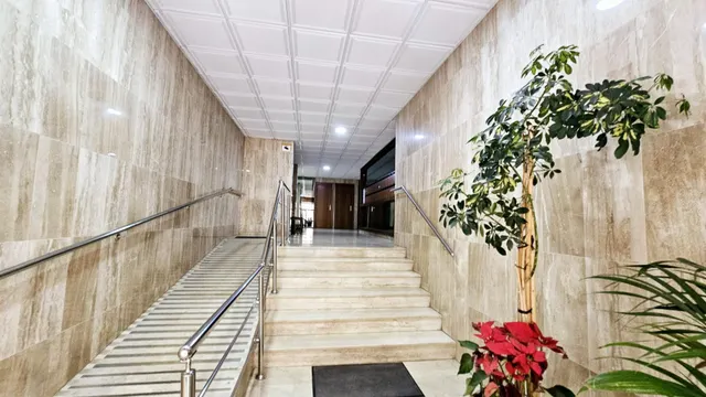 Magnifico piso en edificio en primera linea de playa en Estepona pueblo — 19