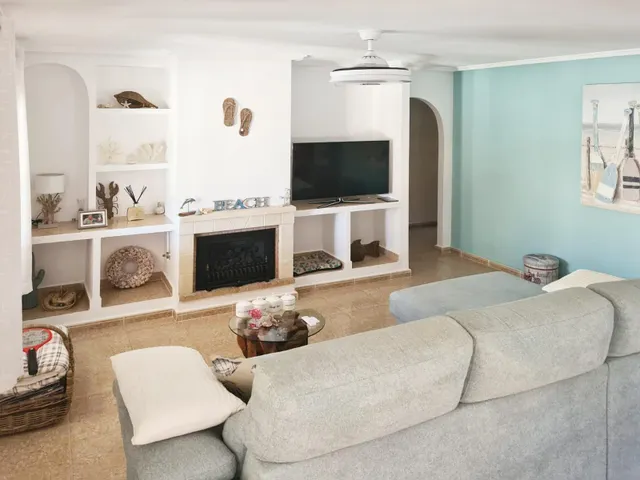 Encantadora villa con piscina privada, jardín y solárium en Monte y Mar, Gran Alacant — 14