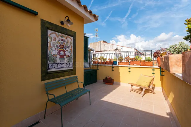 Exclusivo Ático reformado con amplia terraza en el Corazón d - foto 3
