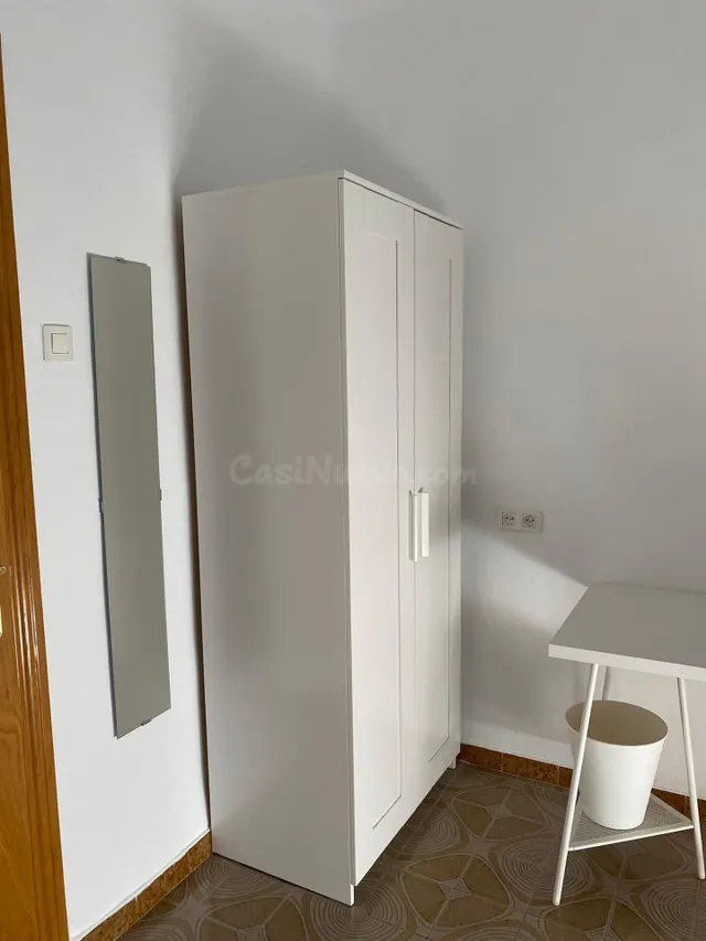 Piso para estudiantes en La Chana (Calle Sagrada Familia) – 4 habitaciones exteriores, aire acondicionado y muy luminoso (REF: DLR 870) — 32
