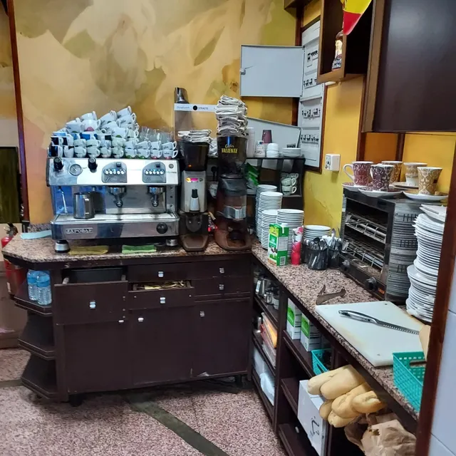 SE TRASPASA BAR-CAFETERIA!!! — 8