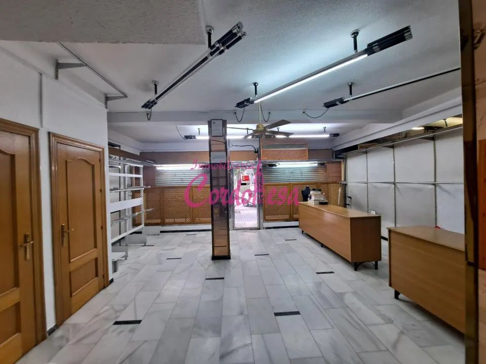 LOCAL COMERCIAL EN LA FUENSANTA