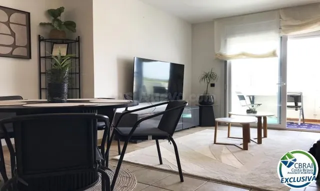 Apartamento de 3 habitaciones con piscina y aparcamiento pri