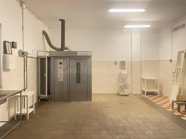 GRAN LOCAL DE ALQUILER EN BOLLULLOS PARA UNA EMPRESA DE PANI - foto 4