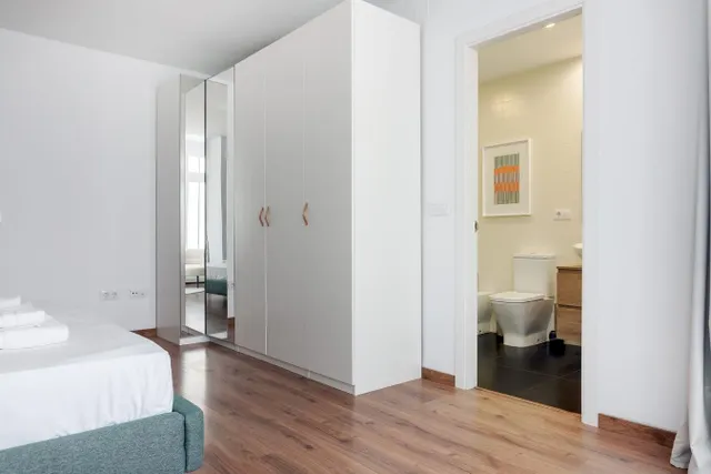 Exclusivo piso de 130 m2 y 4 dormitorios junto al Ayuntamiento de Valencia — 38