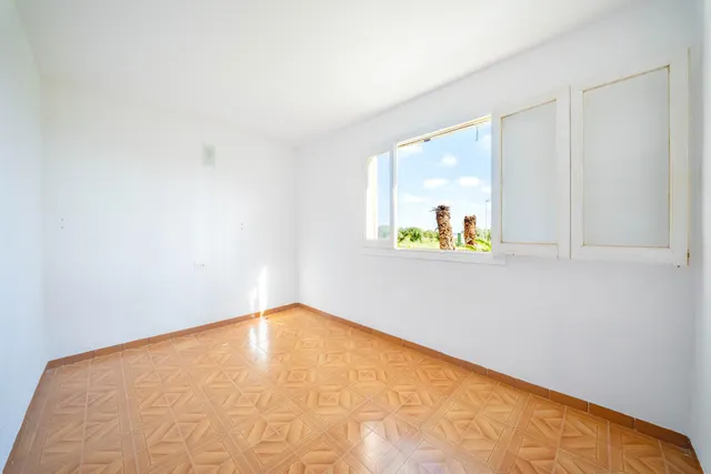 Chalet en primera línea de playa en torrenostra: una oportunidad para crear tu hogar junto al mar — 27
