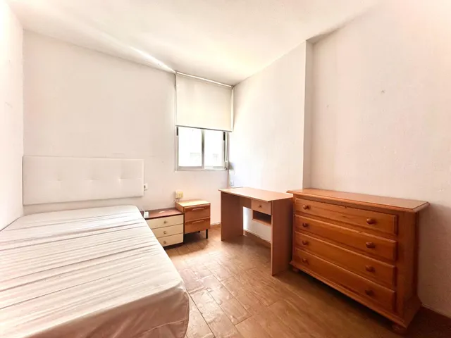 Piso en venta en Avenida Dilar — 18