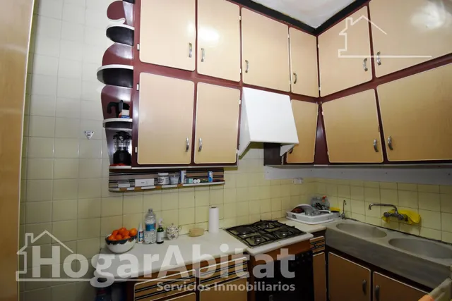CASA SEMIREFORMADA CON GARAJE Y DOS TERRAZAS, EN EL CENTRO — 12